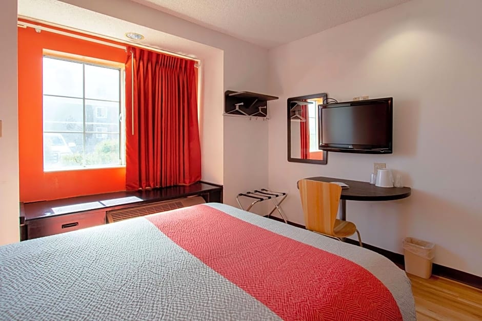 Motel 6-El Paso, TX - Southeast