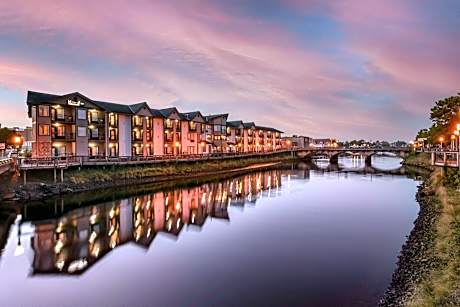 Kathryn Riverfront Inn, an Ascend Collection Hotel