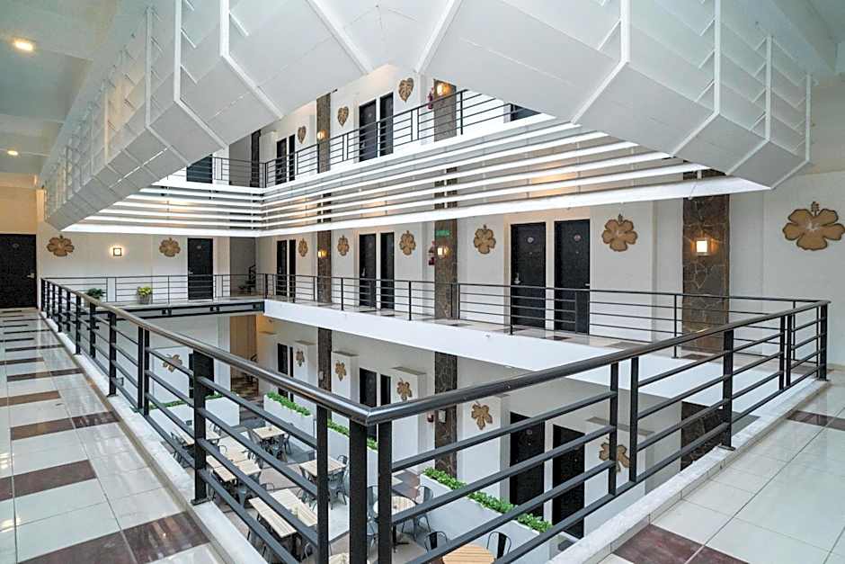 Sans Hotel FiFFa Premiere Malang