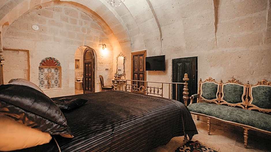 Serenus Cave Suites
