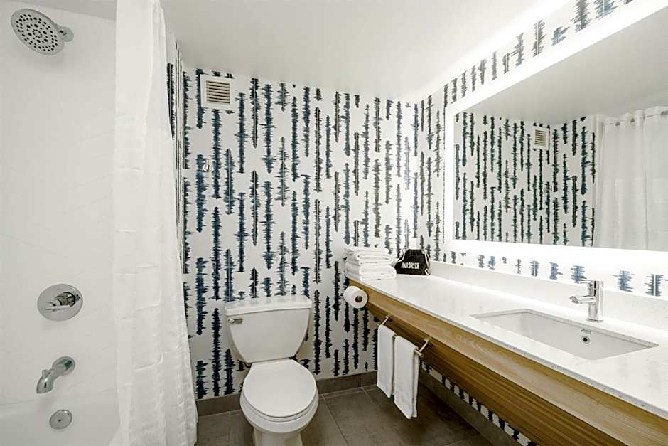 La Quinta Inn & Suites by Wyndham Lexington Park