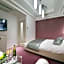 HOTEL REFRAIN