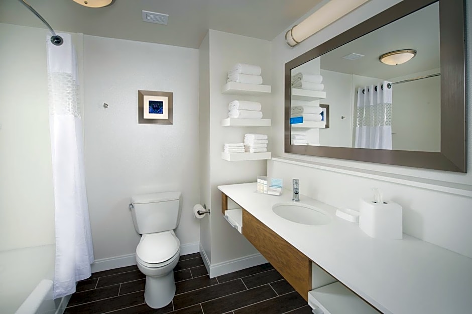 Hampton Inn & Suites Syracuse/Carrier Circle