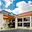 Days Inn by Wyndham Clinton