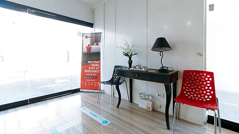 RedDoorz near SM Calamba