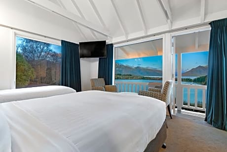 Studio Twin Room With a Lake And Mountain View