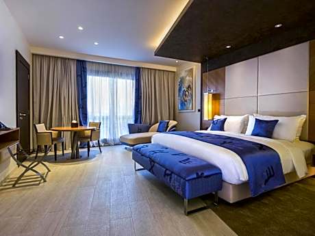 Deluxe King Room with Lake View