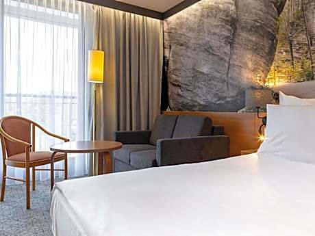 Standard Room with air-condition Queen Bed and Sofa