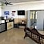 Teluk Lipat Seaview Inn