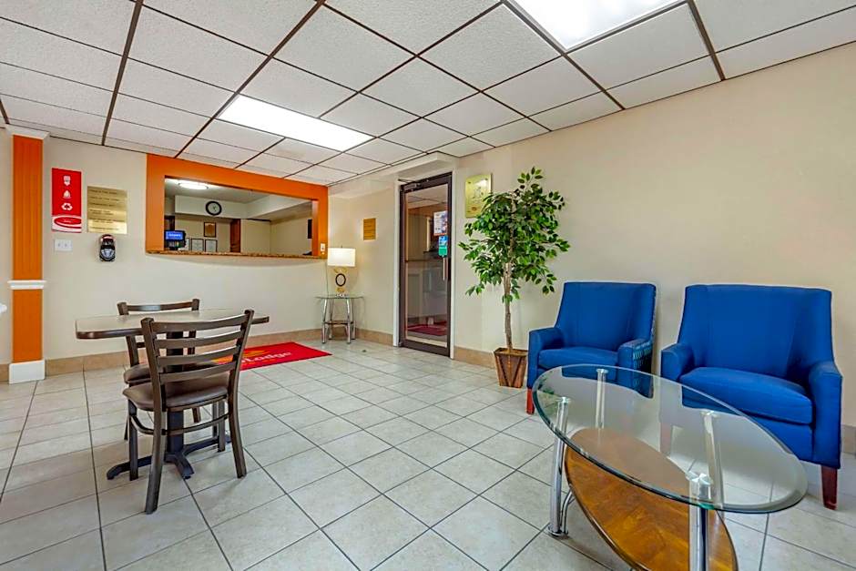 Econo Lodge Hays I-70