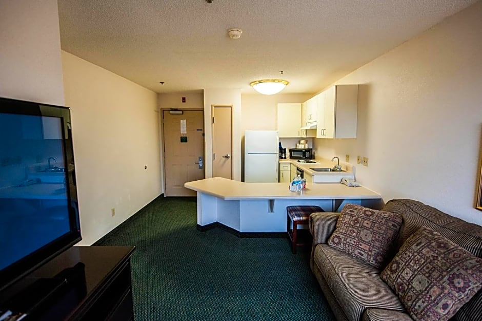 Greystone Inn & Suites