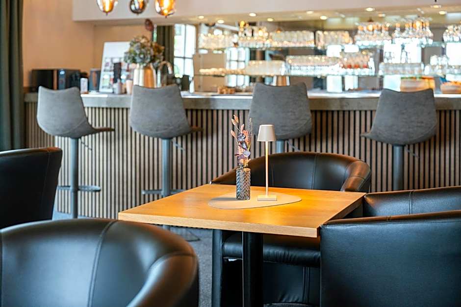 Sopherl am See - Frühstück auf der Seeterrasse, sehr ruhig und wunderschön am See, 3 Minuten nach Oberpfaffenhofen, viele Radtouren, Restaurants & Cafes in der Umgebung