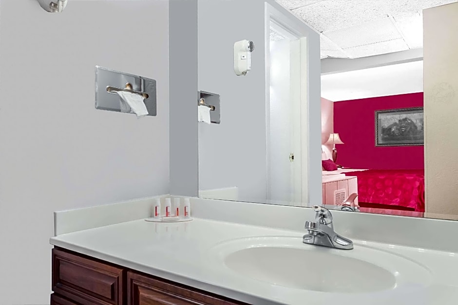 Ramada by Wyndham Henderson/Evansville – Henderson, KY