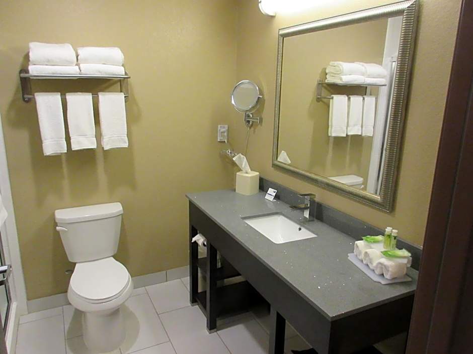 Holiday Inn Express & Suites Butler By IHG