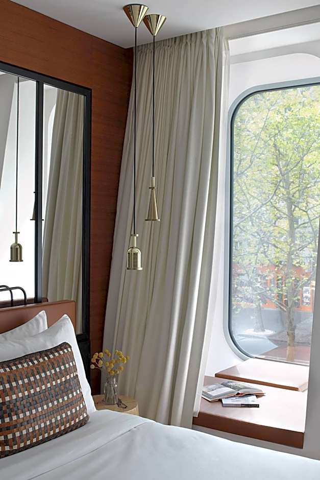 Renaissance by Marriott Paris Republique Hotel