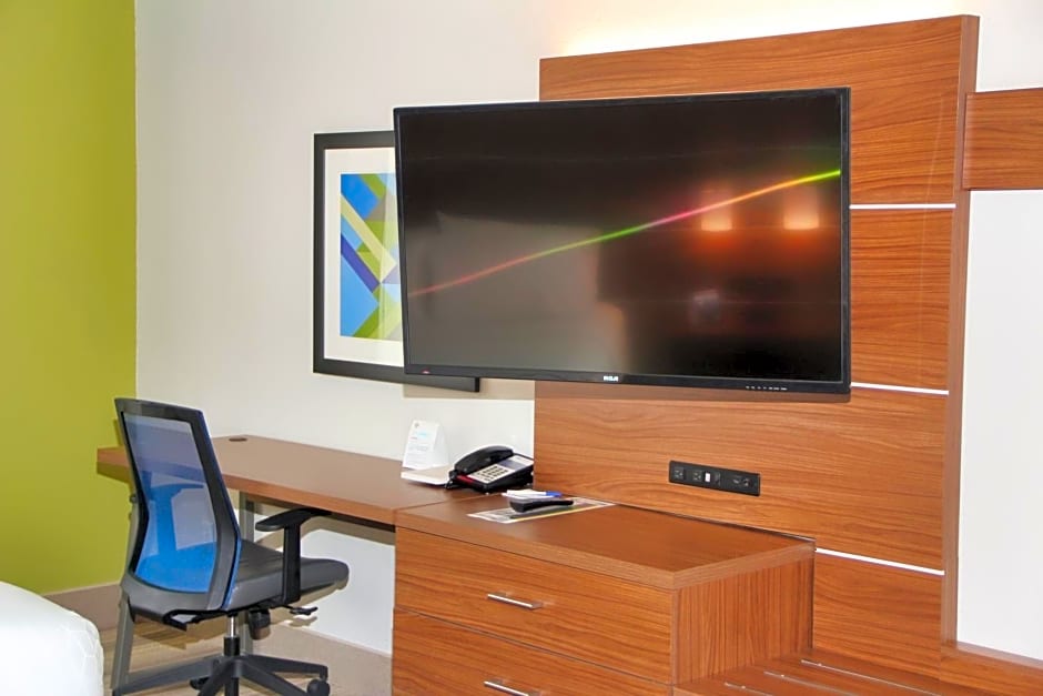 Holiday Inn Express & Suites Douglas By IHG