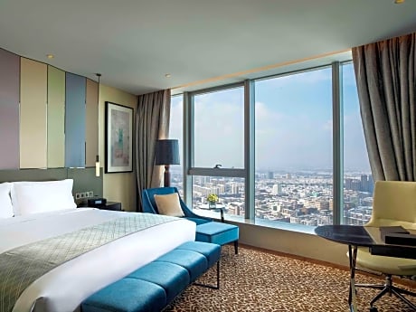 Superior Room, 1 King Size Bed, City View