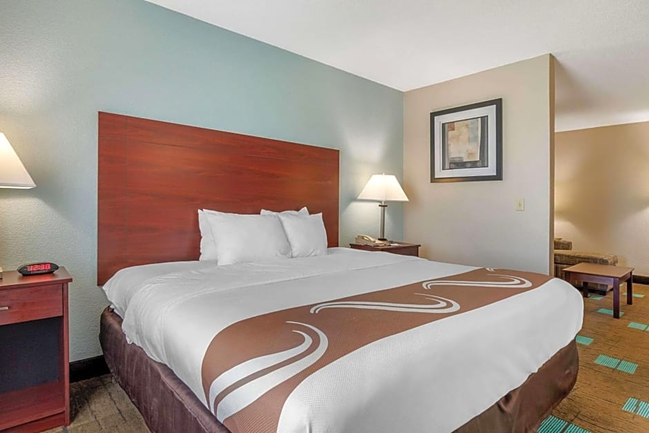 Quality Suites Kansas City International Airport – Kansas City, MO