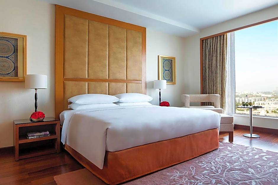 Photo 1 of 5 of Deluxe Executive 1 King Bed