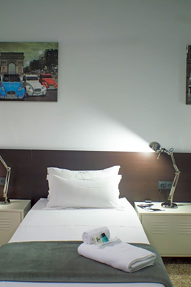 Quart Youth Hostel & Apartments