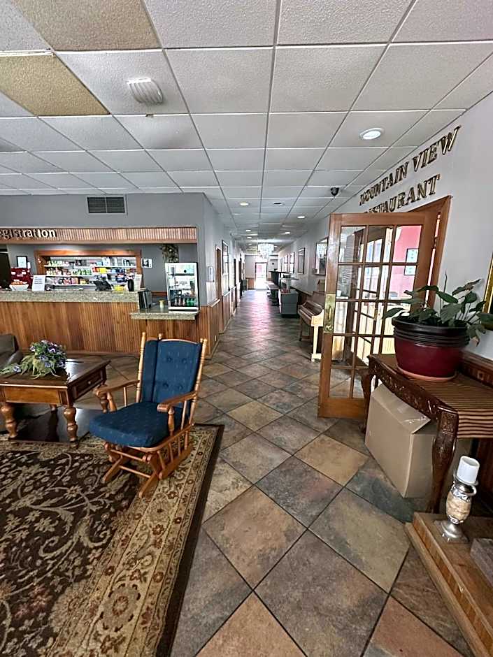 Hotel Red Rose by Townhouse Covington I-64