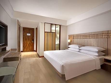 Garden Suite, 1 Bedroom Suite, 1 King, Garden view with Free Shuttle Service to Double-Six Beach