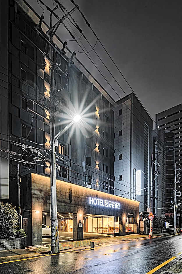 B. Cent Hotel Busan Station