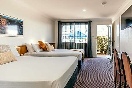 Twin Queen Room (Non Pet)