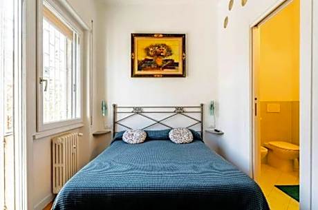 Double Room with Private Bathroom and Terrace