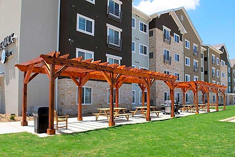 Soka Suites Dallas - Las Colinas