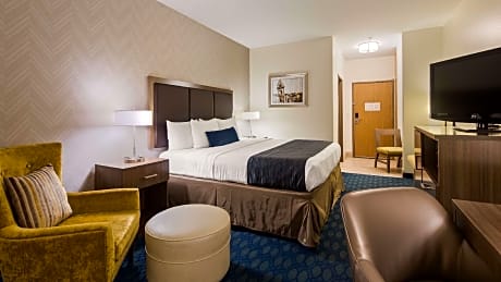 King Room with Roll-In Shower - Disability Access