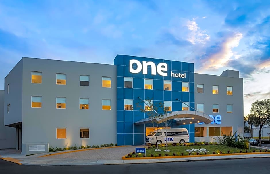 One Ciudad de Mexico La Raza