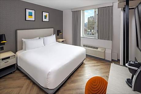Room with Full Bed and Roll-In Shower - Mobility/Communications Accessible
