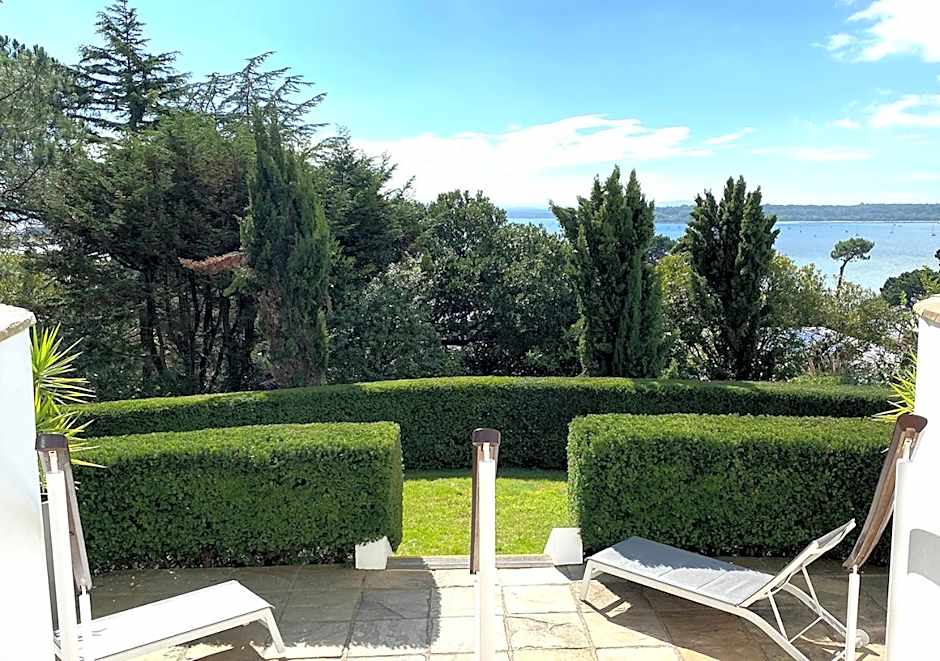 Harbour Heights Hotel