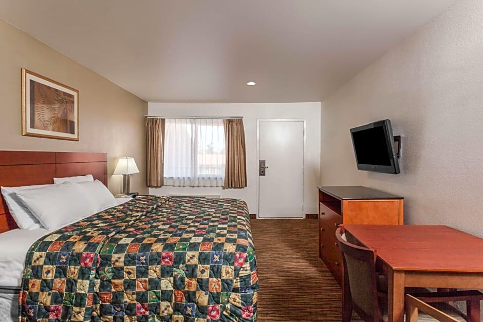 Travelodge by Wyndham Hemet CA