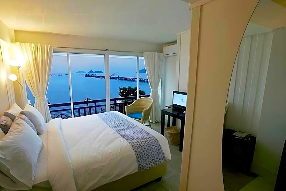 Baan Sattahip by the sea