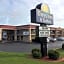 Days Inn & Suites by Wyndham Warner Robins Near Robins AFB