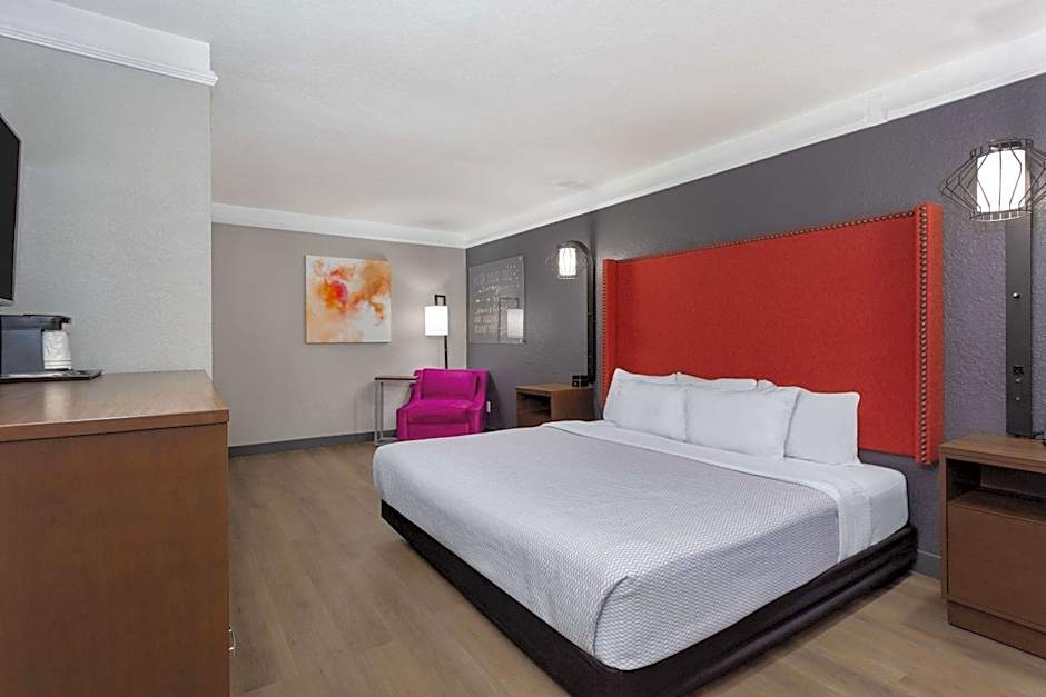 La Quinta Inn & Suites by Wyndham Pensacola
