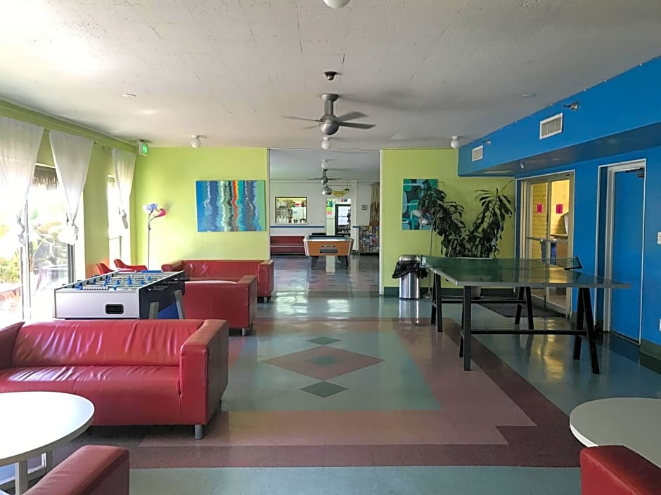 Banana Bungalow West Hollywood Hotel & Hostel