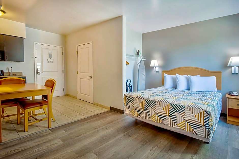 Studio 6 Bakersfield