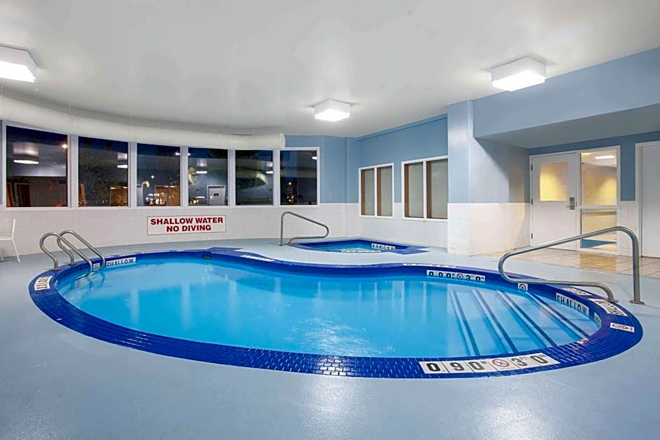 Super 8 by Wyndham Midland