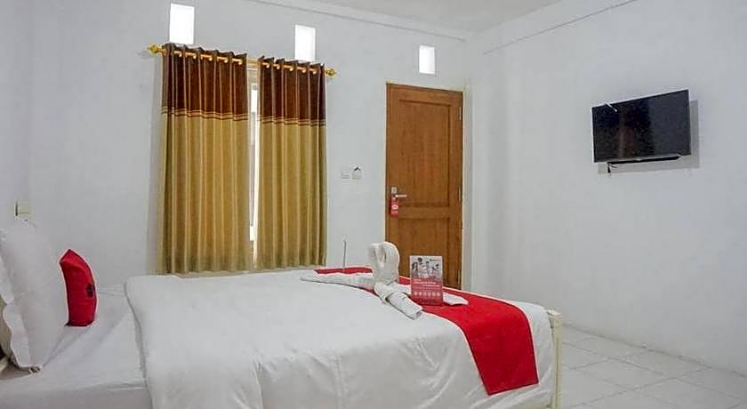 RedDoorz Plus near Taman Rekreasi Selecta 2