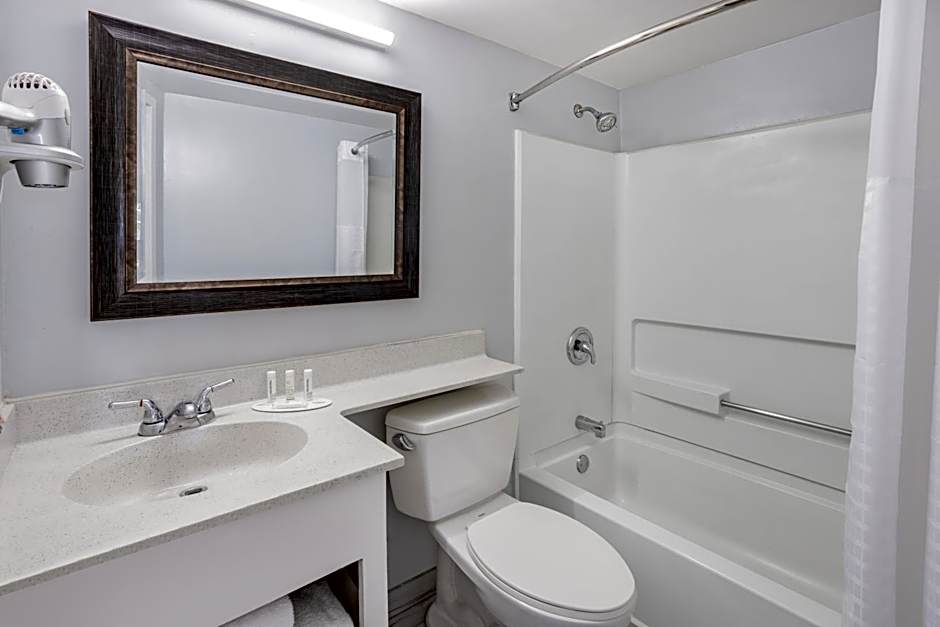 Days Inn & Suites by Wyndham Williamsburg Colonial