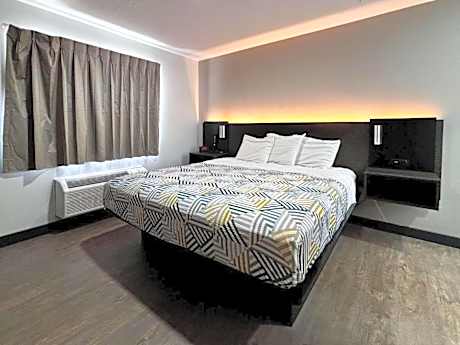 1 King Bed | Suite, Nsmk, Kitchen, Sofa-Bed