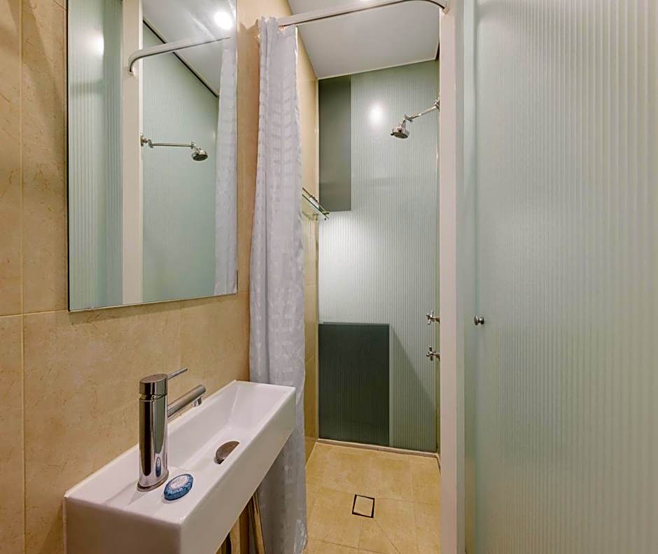 Oaks Melbourne on Collins Hotel