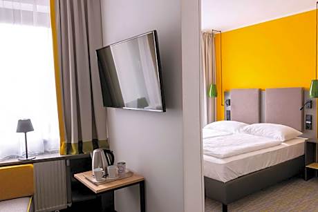 Lounge Accessible Room