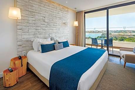 Deluxe Room with River View - High Floor