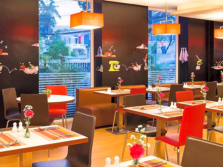 Ibis Vientiane Nam Phu Hotel