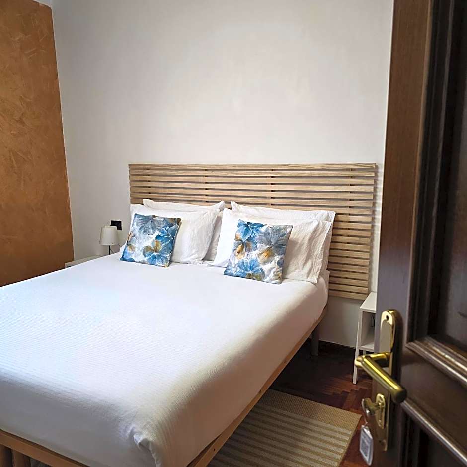 Standard 1 Double Bed or 2 Beds, Garden View — 10 fotoğraftan 1. fotoğraf