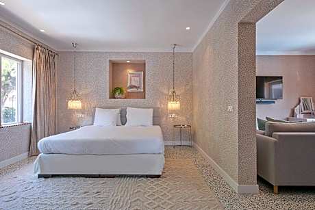 Junior Suite with Pool View